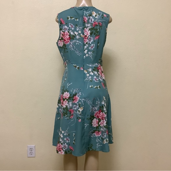 Large, Floral, Summer Dress. - Picture 2 of 6